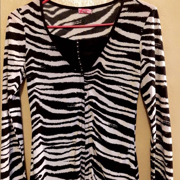 Zebra print black and white shirt - Picture 4 of 6